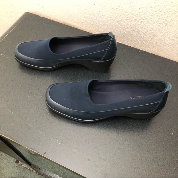 Easy Spirit Women's Size 10M Navy Blue Leather Round Toe 2.5" Heel Slip-On Shoe - Picture 6 of 11